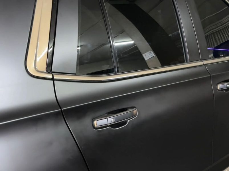 De Chroming Windshield